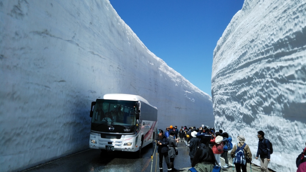 Day Trip to the Snow Wall of Tateyama-Kurobe Alpine Route